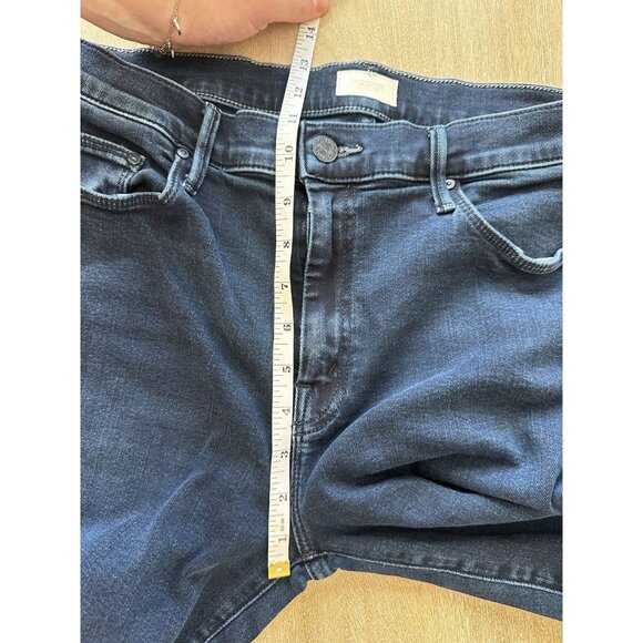MOTHER The Weekender Fray in Chip on My Shoulder Dark Wash Size 32 Flare - Picture 9 of 11